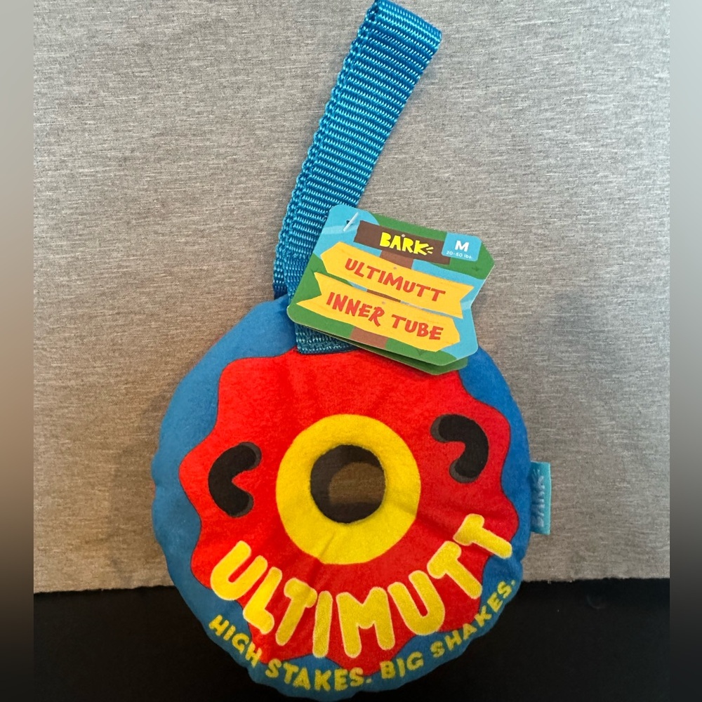NWT Bark box Ultimutt Inner Tube Squeaker Crinkle Donut Shape Toy Size M Medium